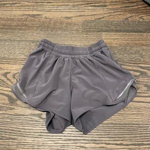 Lulu Lemon Hotty Hot short 4”